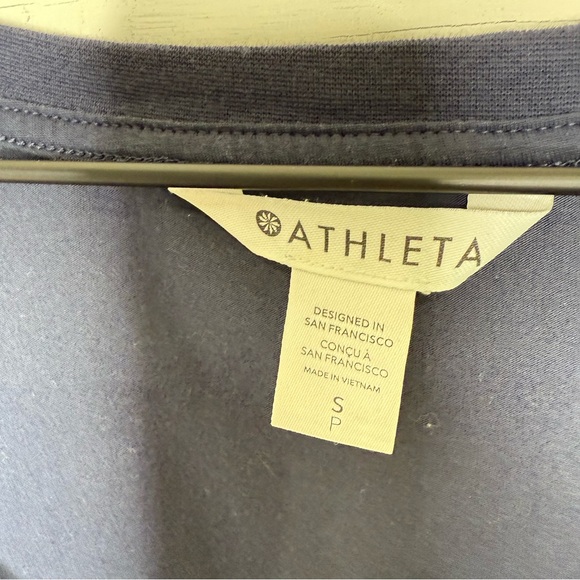 Athleta • Navy Outbound Scoop Neck Long Sleeve Top Size Small - Picture 2 of 4